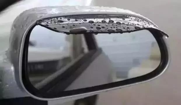 雨天就变瞎子！车窗后视镜挂水怎么破？