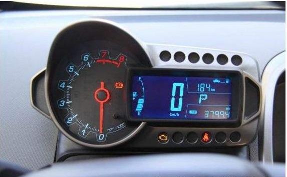 为什么车速都用指针表？用数字显示不是更好吗？