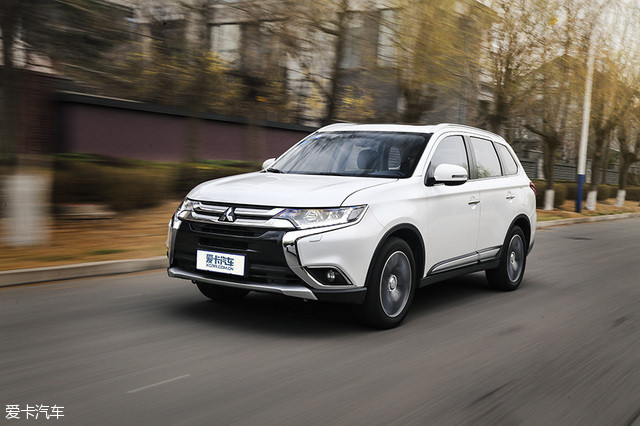 ŷ���¶Ա�RAV4