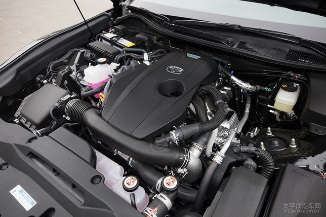 告别V6发动机 实拍2018款一汽丰田皇冠