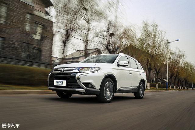 ŷ���¶Ա�RAV4