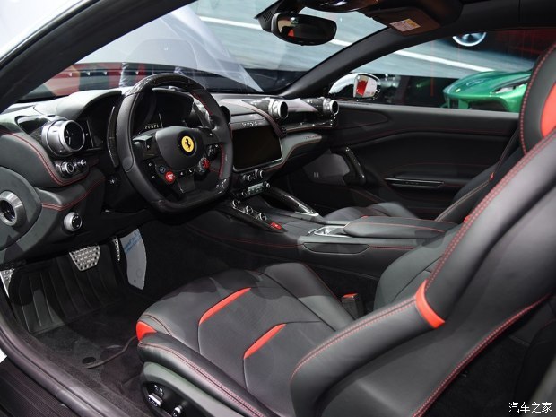 法拉利 GTC4Lusso 2017款 3.9T 基本型