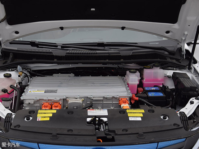 比亚迪新秦EV300上市 贴后售16.99万起