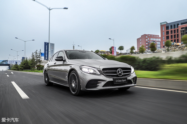 全新动力C位出道 试驾奔驰C260运动版
