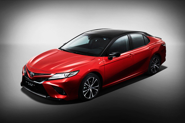 两代凯美瑞隔空对话:老子稳重中庸,儿子离经叛道?_评车_一猫汽车网