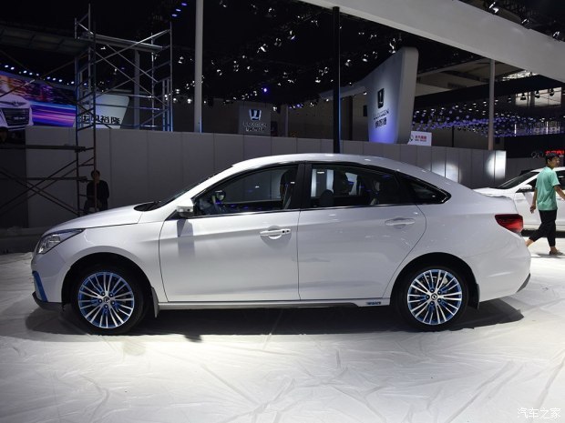 纯电动三厢轿车,根据东风风行现有产品线我们判断,该车为新款景逸s50