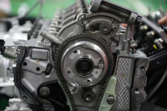 自吸也疯狂三菱欧蓝德4j12发动机解析