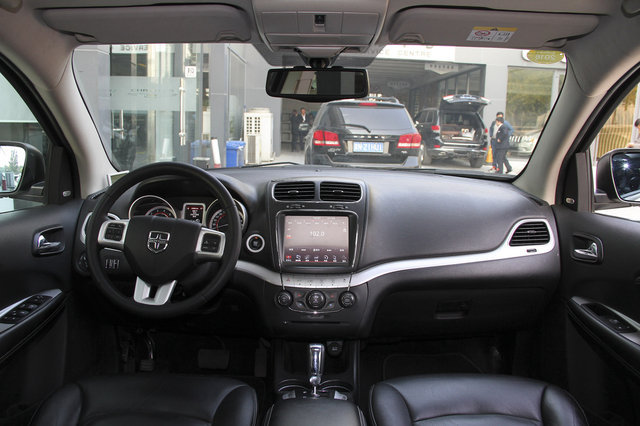 道奇 酷威 2013款 2.4l at两驱尊尚版