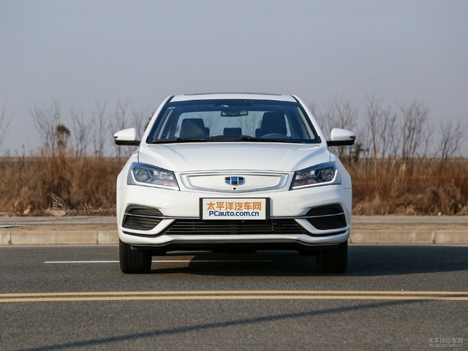 另外,吉利还推出了续航里程相对更小,价格更为低的帝豪ev350车型.